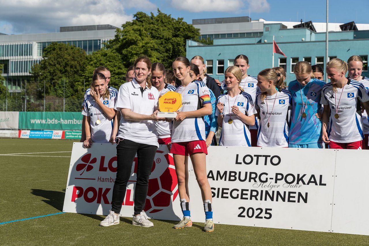 Bild 162 - wBJ Lotto Pokal Finale  Eimsbuetteler TV - Hamburger SV : Ergebnis: 0:3